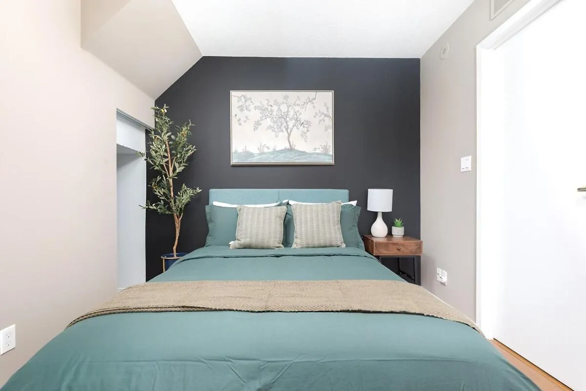 Liberty Village Home 5 Mins To Lakeshore! Toronto Apartment